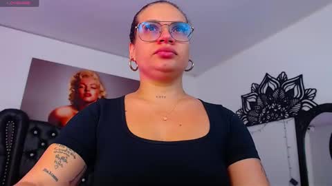Snapshot of taliana36 chatting on 10/16/25, 12:17 taliana36 online show from 10/16/25, 12:17