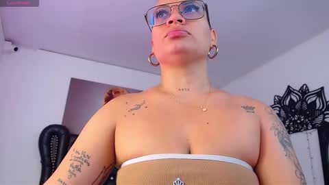 Snapshot of taliana36 chatting on 10/18/25, 12:06 taliana36 online show from 10/18/25, 12:06