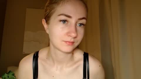 Snapshot of taliiyafiredream chatting on 01/09/25, 06:27 Kira online show from 01/09/25, 06:27