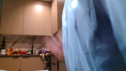  Kira  online show from 10/23/25, 05:51