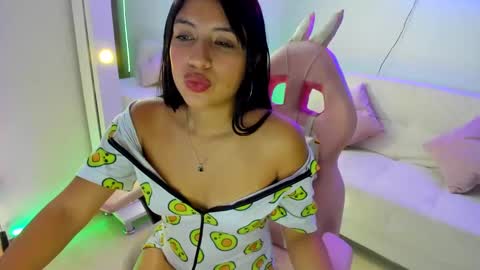 Snapshot of tamara_marquez chatting on 02/07/25, 10:08 SOFIA online show from 02/07/25, 10:08