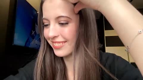 Snapshot of tamikawieand chatting on 11/09/25, 11:52 Sasha online show from 11/09/25, 11:52