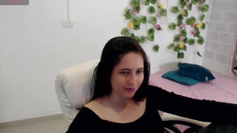 Tania  online show from 11/06/25, 04:08