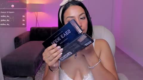 Snapshot of tanyaa_cox chatting on 02/11/25, 06:51 Tanya online show from 02/11/25, 06:51
