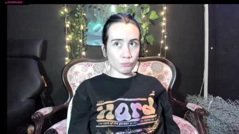 Snapshot of tara_joi chatting on 01/08/25, 06:31 Tara online show from 01/08/25, 06:31