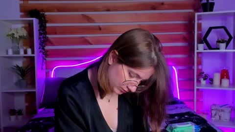 Snapshot of tararyann chatting on 10/01/25, 01:33 Tara online show from 10/01/25, 01:33