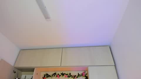  T A R A  online show from 10/28/25, 04:16