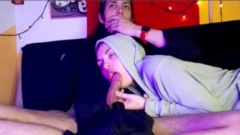 T  J   online show from 10/28/25, 06:28