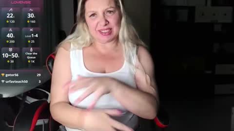 Snapshot of tasha__moon chatting on 10/14/25, 04:19 Tasha Moon online show from 10/14/25, 04:19