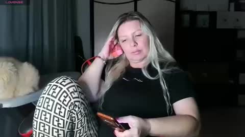 Snapshot of tasha__moon chatting on 10/24/25, 05:09 Tasha Moon online show from 10/24/25, 05:09