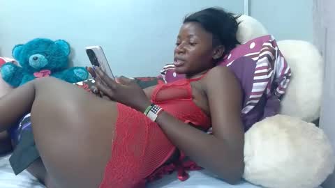 Snapshot of tasha_maya chatting on 02/15/25, 10:11 milan online show from 02/15/25, 10:11