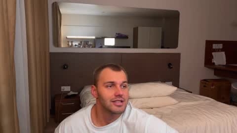 My shows 2100500 UTC3 online show from 10/24/25, 04:53