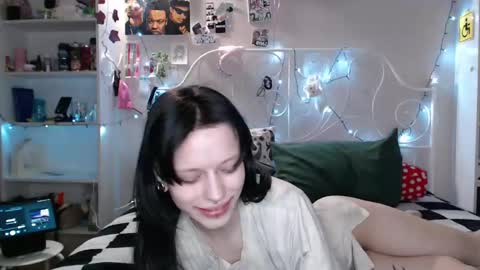 Snapshot of tata_goth chatting on 02/28/25, 02:42 Tata online show from 02/28/25, 02:42