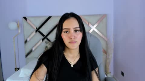 Snapshot of tati_saldarriaga chatting on 11/12/25, 09:03 Tati Saldarriaga online show from 11/12/25, 09:03