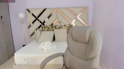 Snapshot of tati_saldarriaga chatting on 11/15/25, 07:54 Tati Saldarriaga online show from 11/15/25, 07:54