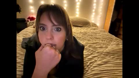 Snapshot of tatieli chatting on 09/19/25, 01:29 Tatieli online show from 09/19/25, 01:29