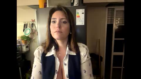 Snapshot of tatieli chatting on 10/12/25, 05:39 Tatieli online show from 10/12/25, 05:39