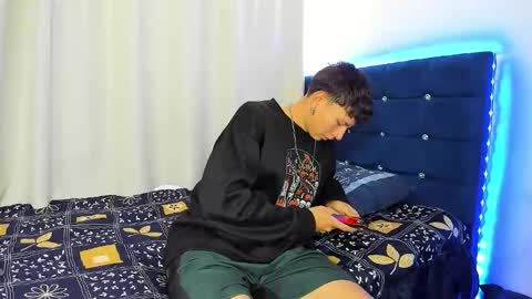 Snapshot of tatiiana_n_damian chatting on 09/21/25, 01:57 tatiiana_n_damian online show from 09/21/25, 01:57