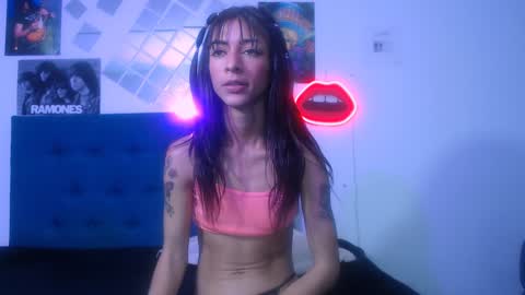 Snapshot of tatis_blux chatting on 12/12/24, 11:25 Tatiana online show from 12/12/24, 11:25