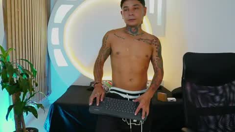 Snapshot of tattokoi chatting on 01/26/25, 11:29 tattokoi online show from 01/26/25, 11:29