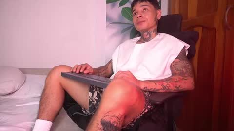 Snapshot of tattokoi chatting on 09/19/25, 07:36 tattokoi online show from 09/19/25, 07:36