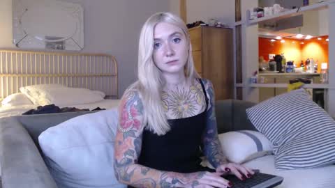 Snapshot of tattoobbgirl chatting on 02/07/25, 08:42 tattoobbgirl online show from 02/07/25, 08:42