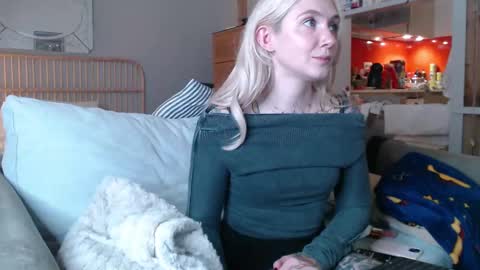 Snapshot of tattoobbgirl chatting on 02/19/25, 07:05 tattoobbgirl online show from 02/19/25, 07:05