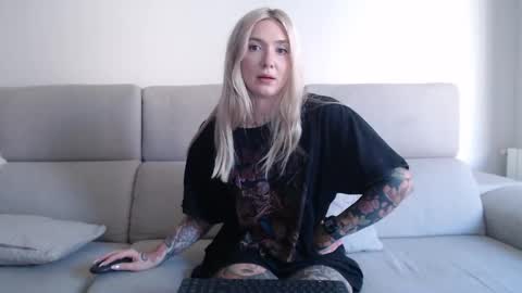 Snapshot of tattoobbgirl chatting on 09/14/25, 11:31 tattoobbgirl online show from 09/14/25, 11:31