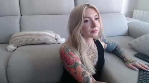 Snapshot of tattoobbgirl chatting on 09/19/25, 11:33 tattoobbgirl online show from 09/19/25, 11:33