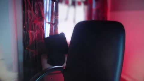 Snapshot of taylor_dolll chatting on 10/28/25, 03:04 Taylor 3 online show from 10/28/25, 03:04