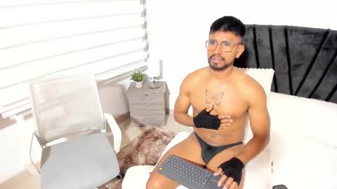 Snapshot of taylormaccurdy_ chatting on 10/07/25, 05:43 taylormaccurdy_ online show from 10/07/25, 05:43