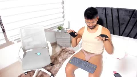 Snapshot of taylormaccurdy_ chatting on 10/08/25, 03:31 taylormaccurdy_ online show from 10/08/25, 03:31