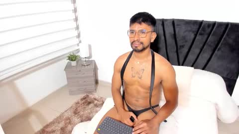 Snapshot of taylormaccurdy_ chatting on 10/09/25, 03:21 taylormaccurdy_ online show from 10/09/25, 03:21