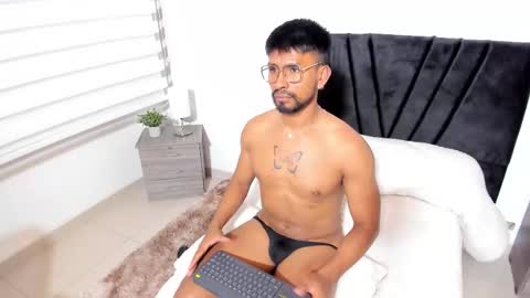 Snapshot of taylormaccurdy_ chatting on 10/10/25, 05:45 taylormaccurdy_ online show from 10/10/25, 05:45