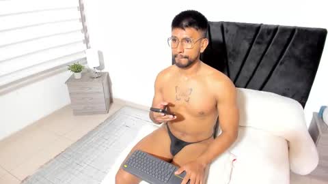 Snapshot of taylormaccurdy_ chatting on 10/21/25, 03:02 taylormaccurdy_ online show from 10/21/25, 03:02