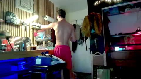 Snapshot of taylormade249 chatting on 09/26/25, 07:40 Trevorling online show from 09/26/25, 07:40