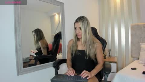 Snapshot of tayra_pradit chatting on 12/19/24, 07:07 tayra online show from 12/19/24, 07:07