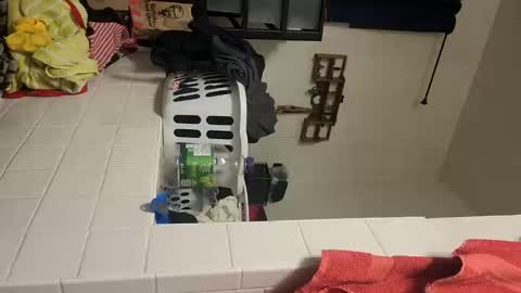 Luis online show from 10/15/25, 04:34