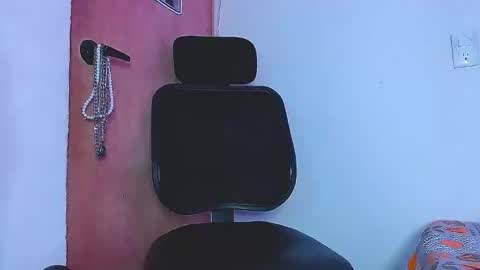 Charlee He online show from 12/17/24, 07:40