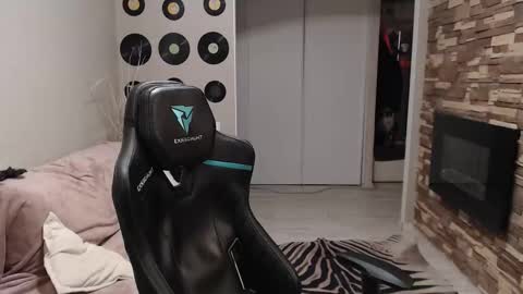 Teddy online show from 11/18/25, 02:50