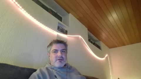 Snapshot of teeforyou chatting on 02/05/25, 01:15 Peter online show from 02/05/25, 01:15