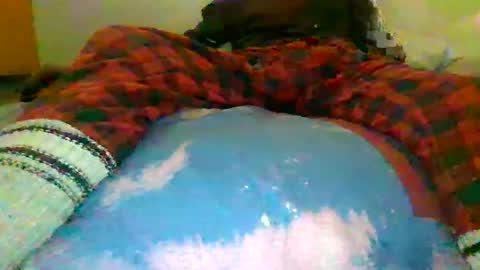 Snapshot of tellias1 chatting on 12/15/24, 08:58 tellias online show from 12/15/24, 08:58