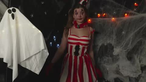 Sarah     online show from 10/24/25, 03:58