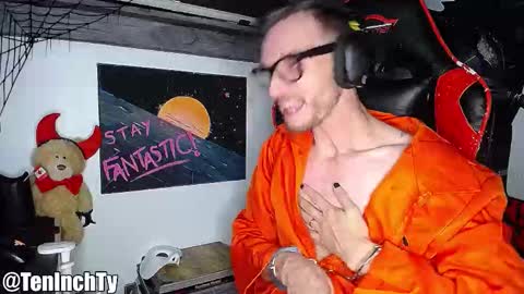 Snapshot of teninchty chatting on 10/19/25, 04:13 Ty online show from 10/19/25, 04:13