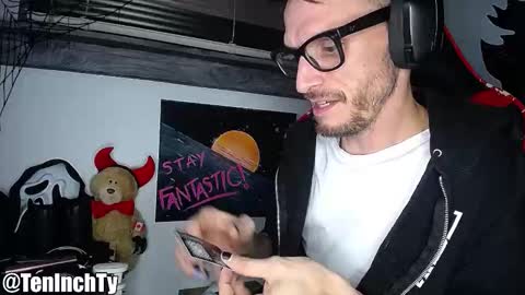 Snapshot of teninchty chatting on 10/24/25, 04:09 Ty online show from 10/24/25, 04:09