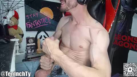 Snapshot of teninchty chatting on 10/31/25, 04:35 Ty online show from 10/31/25, 04:35