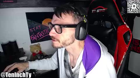 Snapshot of teninchty chatting on 11/05/25, 04:29 Ty online show from 11/05/25, 04:29