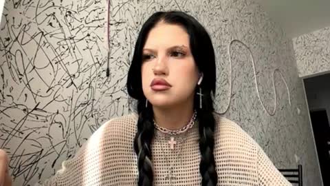 Snapshot of tenniegirres chatting on 10/22/25, 08:36 Hi Im Vini online show from 10/22/25, 08:36