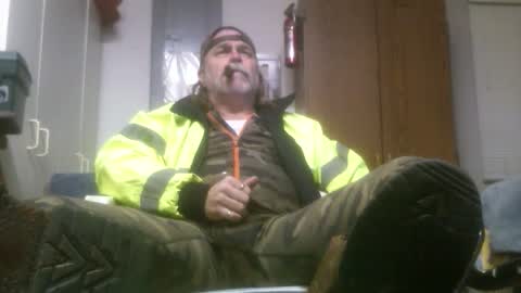 Snapshot of tennredneck chatting on 01/28/25, 05:11 Tennredneck online show from 01/28/25, 05:11