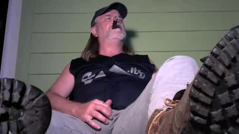Snapshot of tennredneck chatting on 09/15/25, 02:22 Tennredneck online show from 09/15/25, 02:22